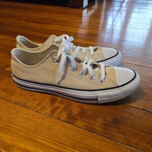 Converse All Stars Chuck Taylors Unisex Size Men's 7 Women's 9